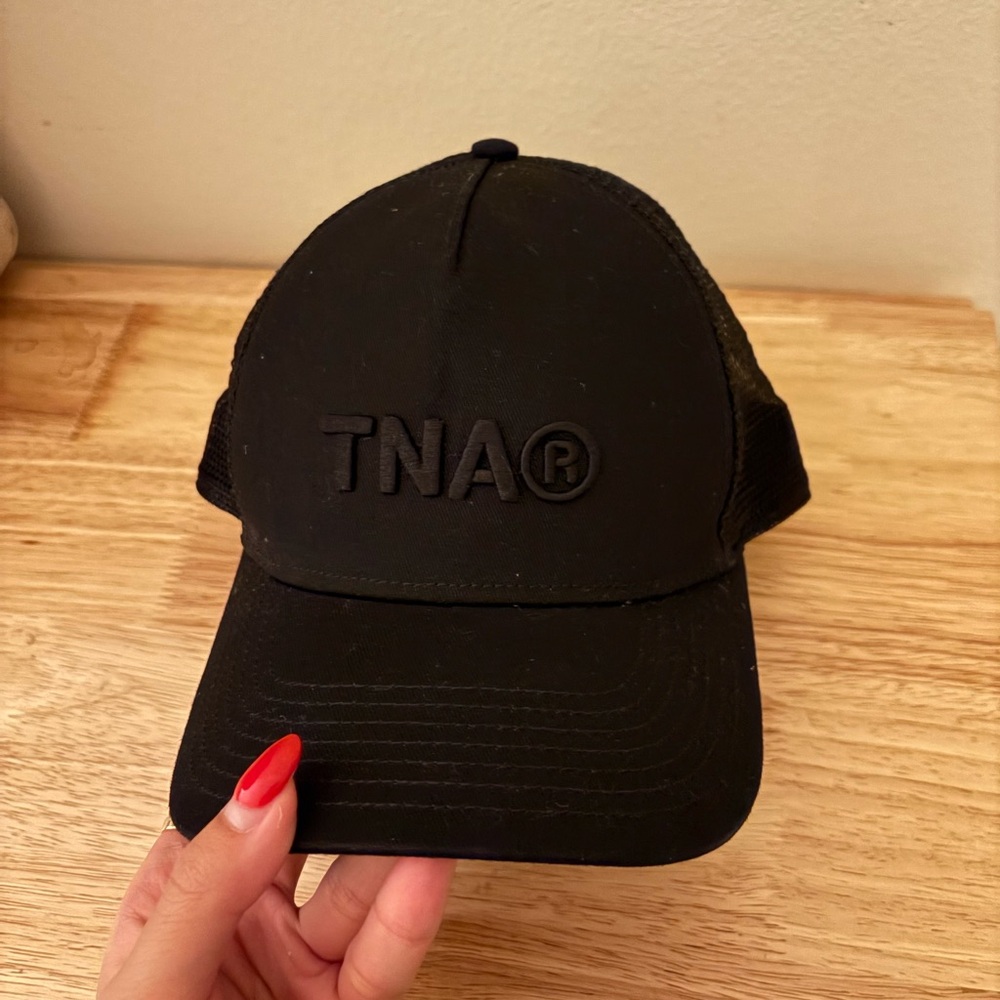 Aritzia TNA Black Trucker Hat